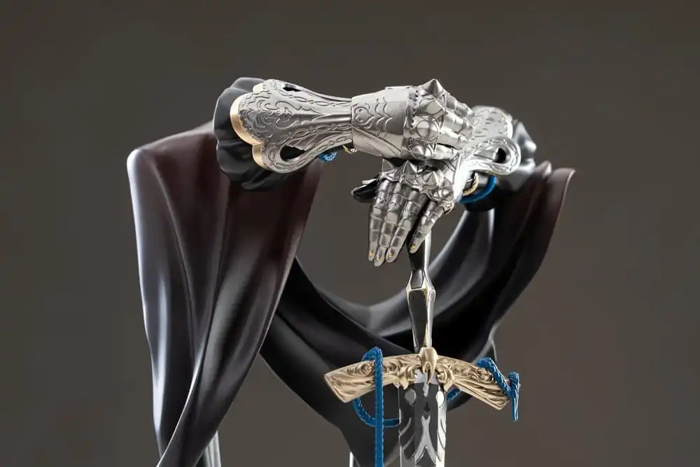 Reverse: 1999 Limepie Series PVC Statue Knight 17 cm